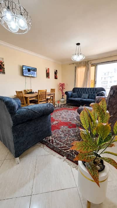 Dar Misr Al Andalus: Prime location near South 90th St & AUC, mins from top malls & services.