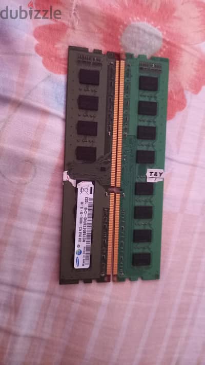 رامتين للبيع ddr3 كل رام 2جيجا