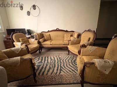 صالون مستعمل  كنبة واربع كراسي خشب زان