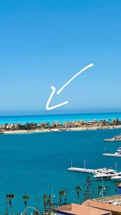 In the heart of the sea, first row town villa, ready to move in, fully furnished and equipped with air conditioning, kitchen, and appliances. Located