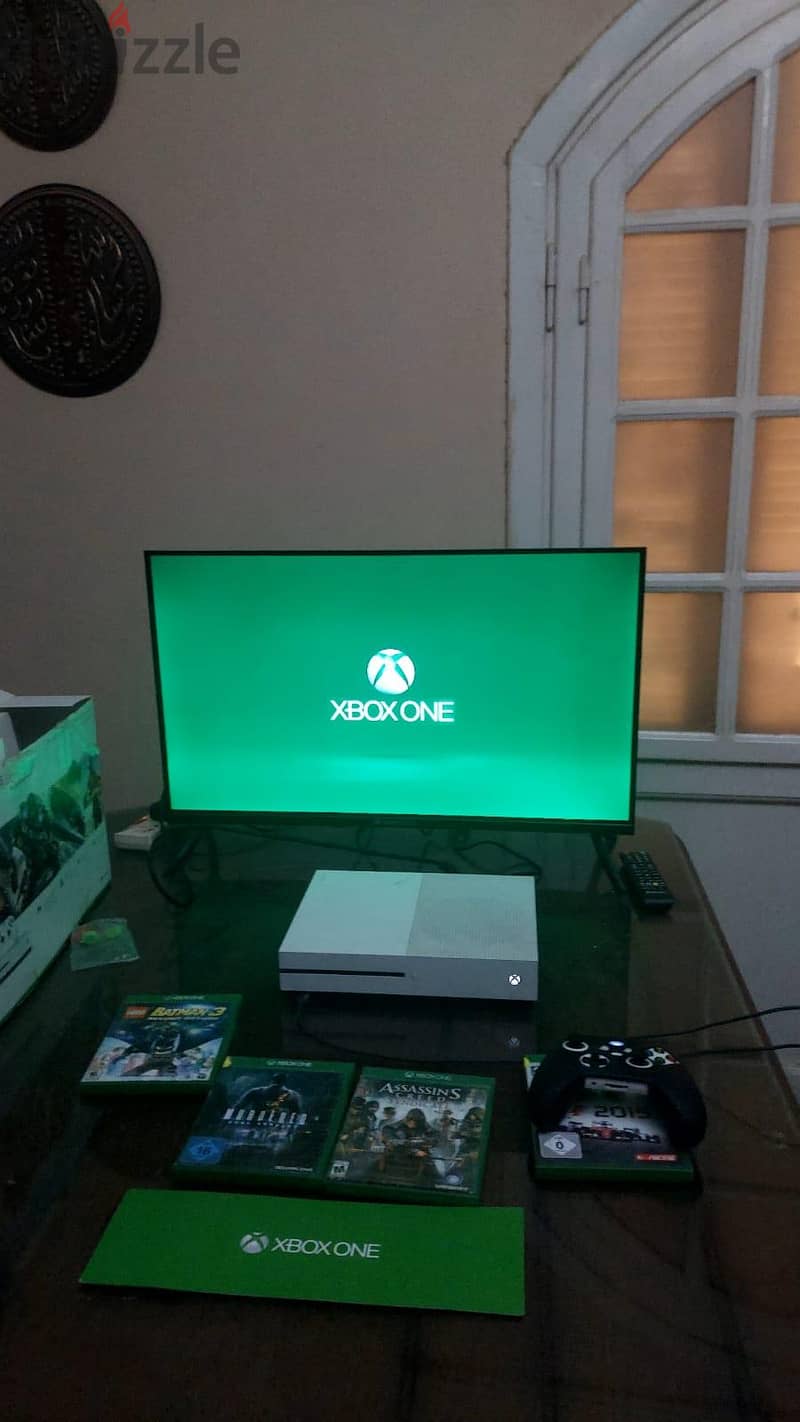 XBOX ONE S 1TB EXCELLENT CONDITION 1