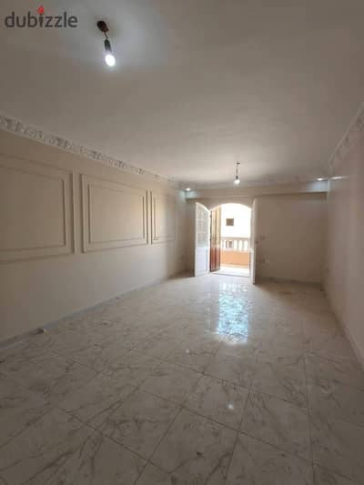 For rent in the third neighborhood, 4 rooms available, gas available, view of the garden