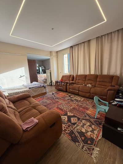 Apartment for sale in the Fifth Settlement (Al-Narges 2 Villas area)—just two minutes from South 90th Street and the Dusit Hotel. It is fully finished