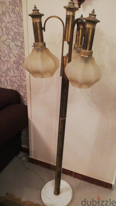 اباجوره استاند نحاس بقاعدة رخام