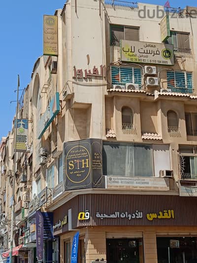 مكتب اداري علي المحور المركزي