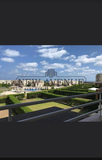 دوبلكس أرضي بجاردن استثنائي في أمواج زون F في الصف الأول للدوبلكسات بإطلالة مباشرة على البحر والمسبح واللاندسكيب على بُعد خطوات من الشاطئ بأثاثًا فاخر