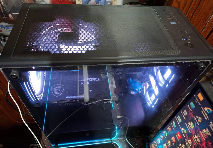 pc gaming. كمبيوتر 4