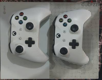 Xbox One S 1TB للبيع + 2 دراع