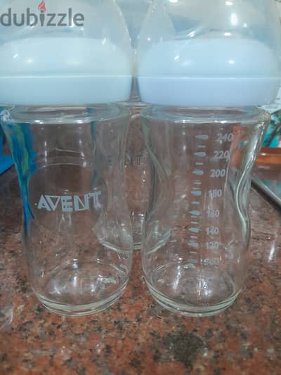 ٣ ببرونات Philips Avent زجاج للبيع