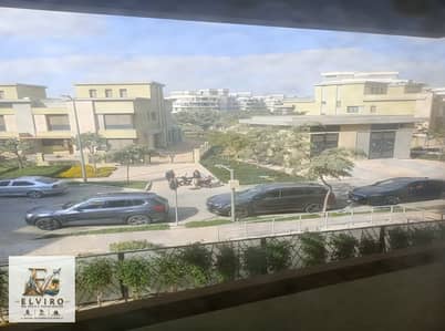 بنتهاوس للبيع بروف بتشطيب كامل والتكييفات في كمبوند  المراسم