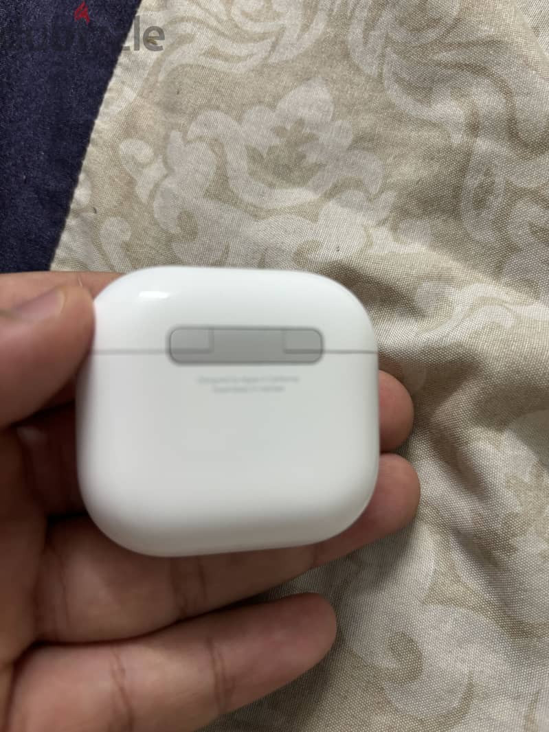 Apple AirPods 4 ANC 1