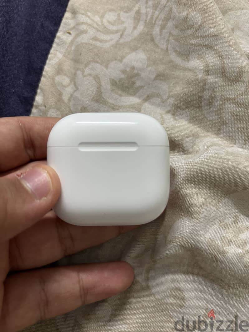 Apple AirPods 4 ANC 3