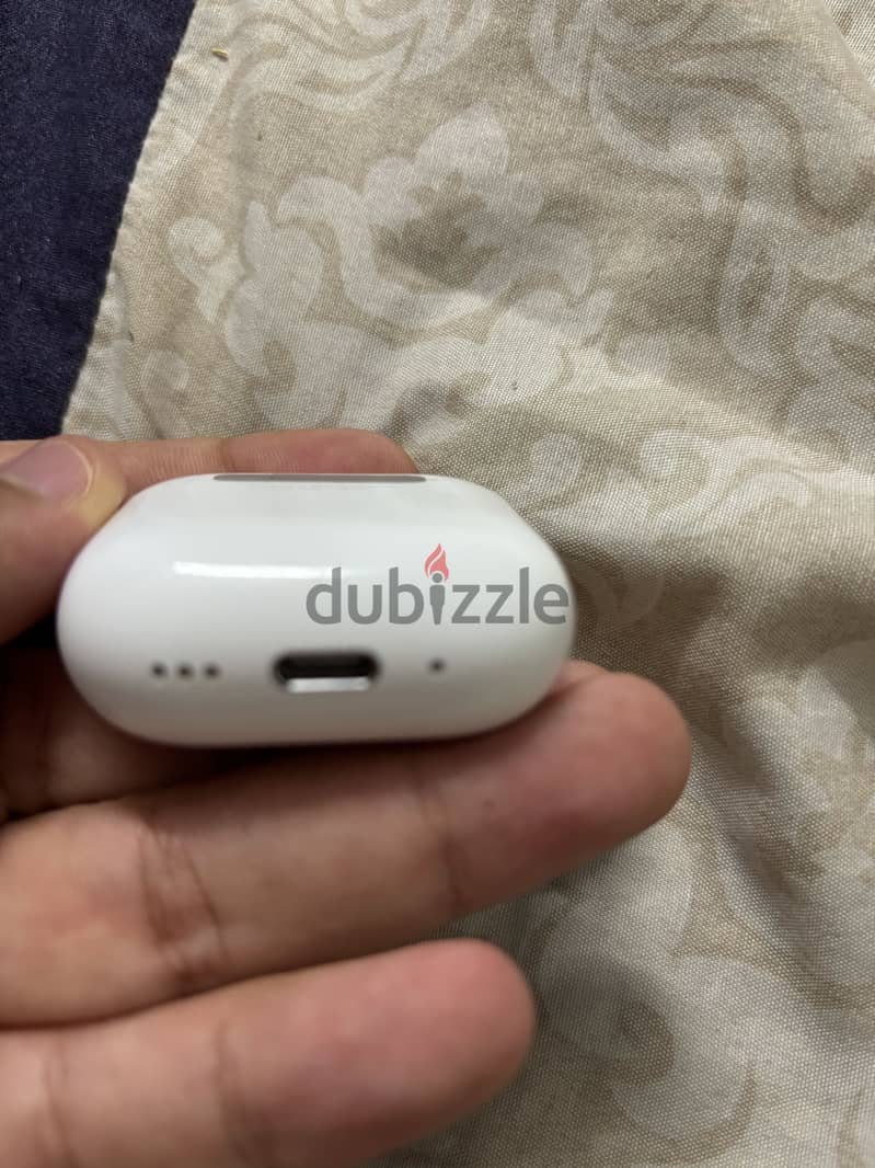 Apple AirPods 4 ANC 4