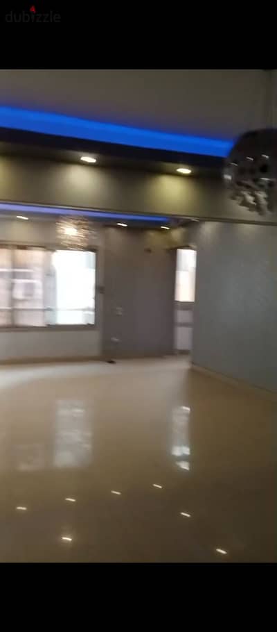 معرض 200م بشارع رئيسي مصر الجديدة