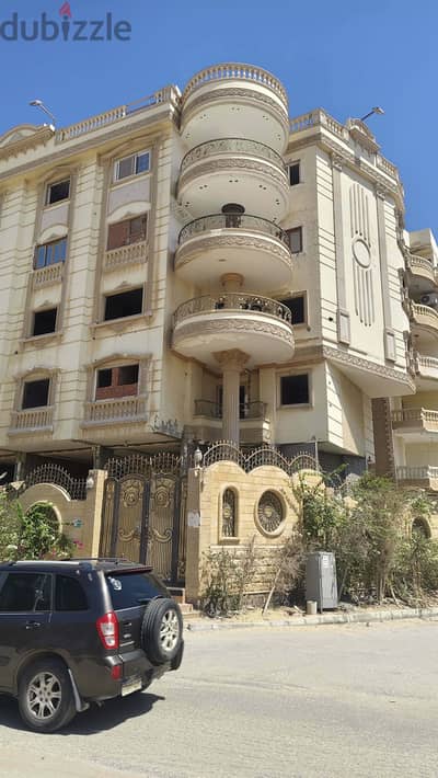 عيادة للبيع بموقع مميز بحدائق الأهرام