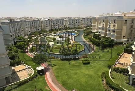فيلا مستقلة للبيع بجاردن بفيو مميز في ماونتن فيو هايد بارك mountain view Hyde Park