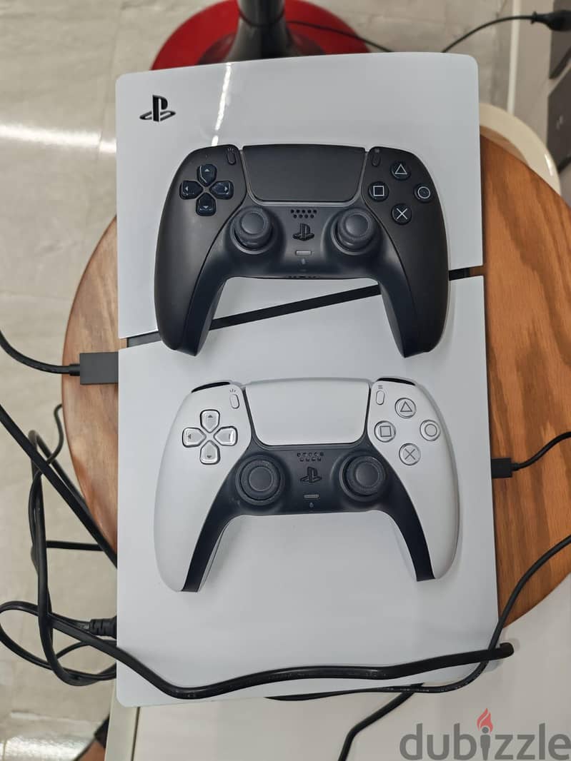 playstation 5 slim & بلاستيشن 5 سيلم حاله ممتازة *قابل للتفاوض* 1