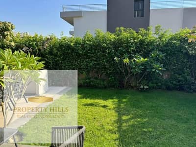 I'm selling the villa due to necessity; it's located in the heart of Sheikh Zayed, opposite Beverly Hills.
