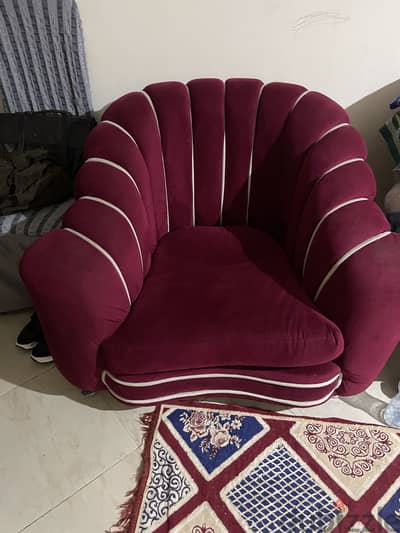 كوسي احمر مع خطوط بيضاء شيك للبيع