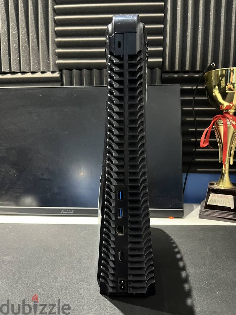 PS5 good as new with controller 1