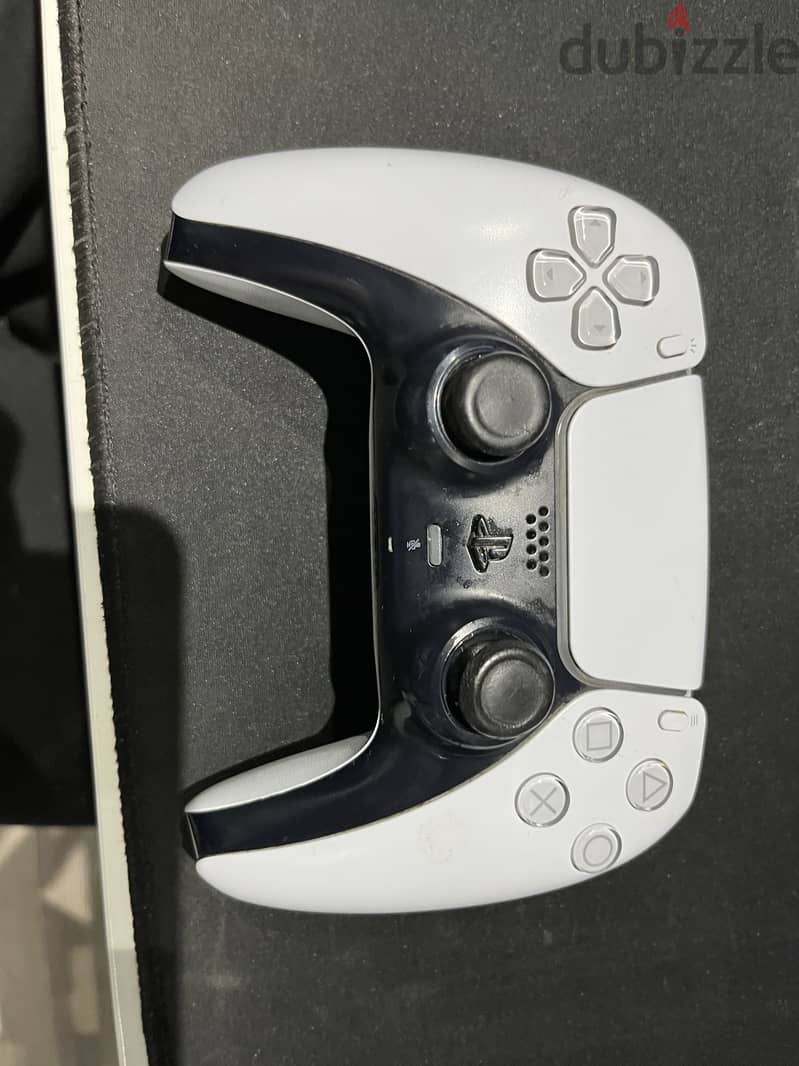 PS5 good as new with controller 9