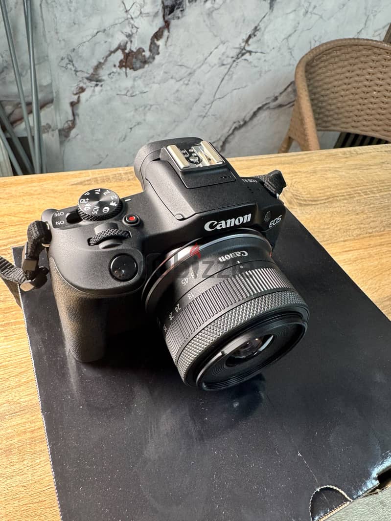 Canon r100 2