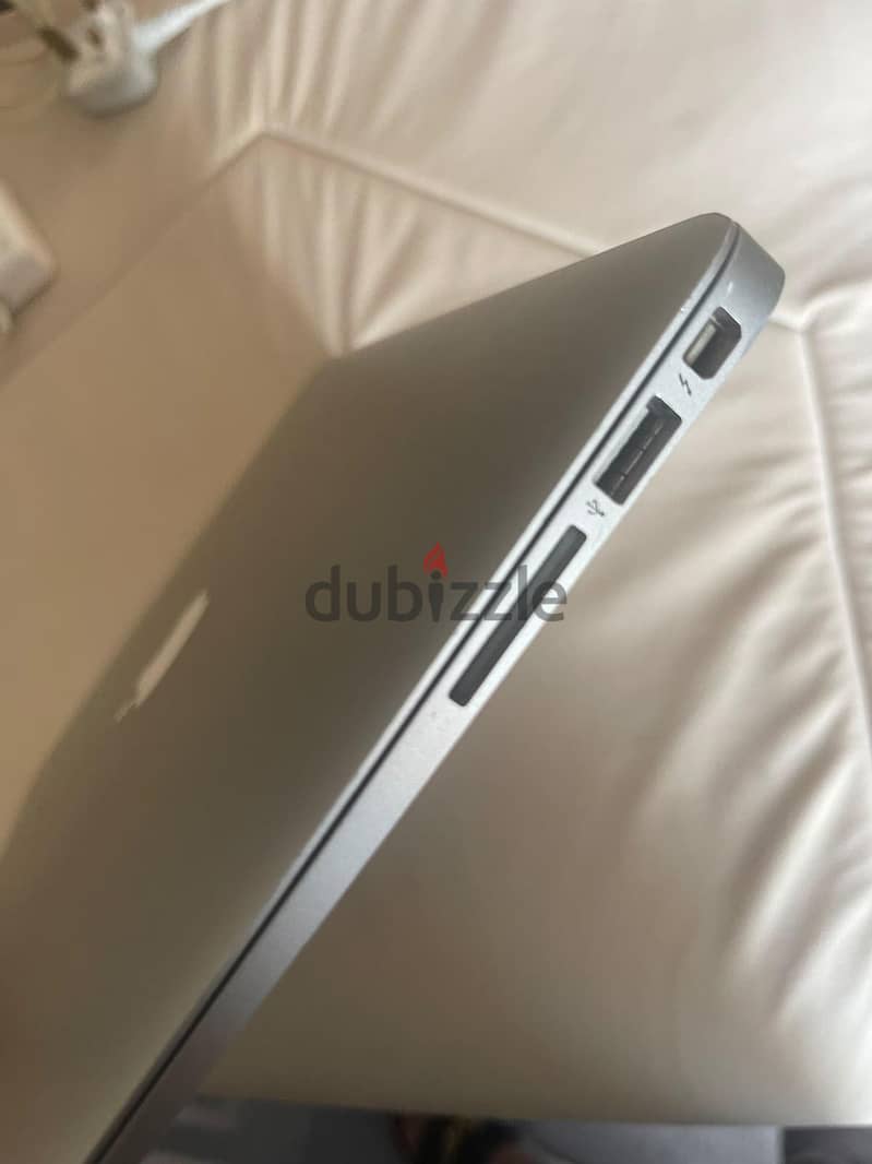 MacBook Air 2017 – Core i5 – 8GB RAM 4