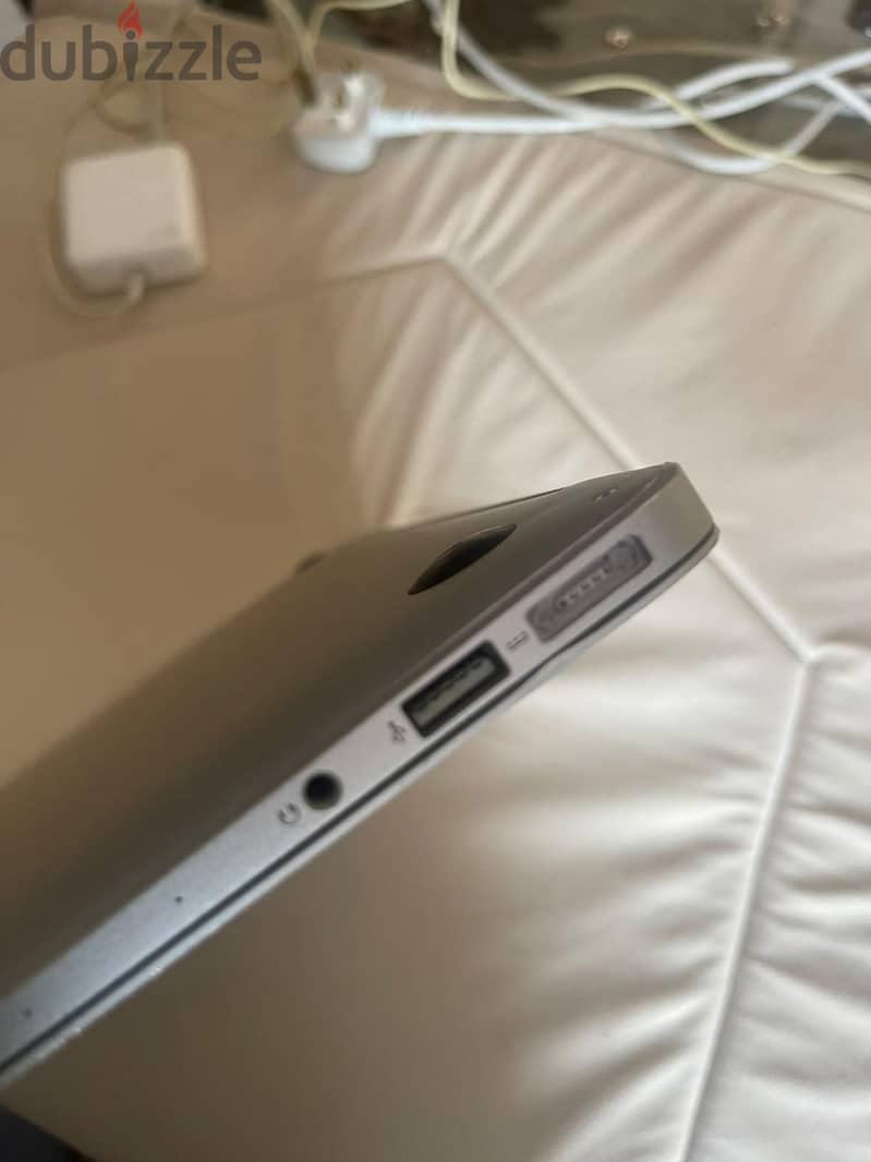 MacBook Air 2017 – Core i5 – 8GB RAM 6