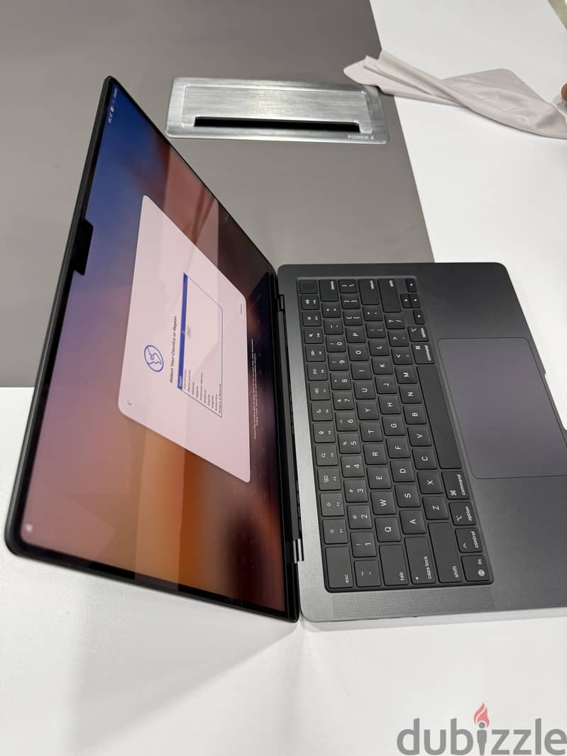 Macbook pro m5 24gb ram 1