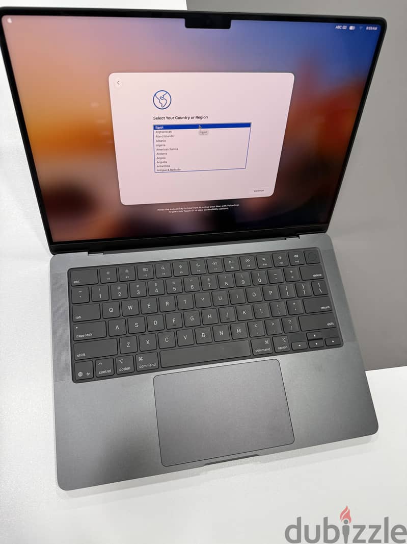 Macbook pro m5 24gb ram 3