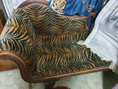 brown zibra shezlong
