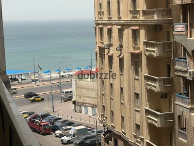شقة للبيع في المندره ثالث نمره من البحر مساحه 170م بجوار شيراتون المنتزه وتري البحر بي وضوح جدا