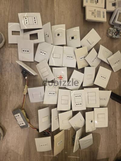 لوط مفاتيح وبرايز بتشينو ماجيك الأصلي لشقة كاملة - بحالة الزيرو