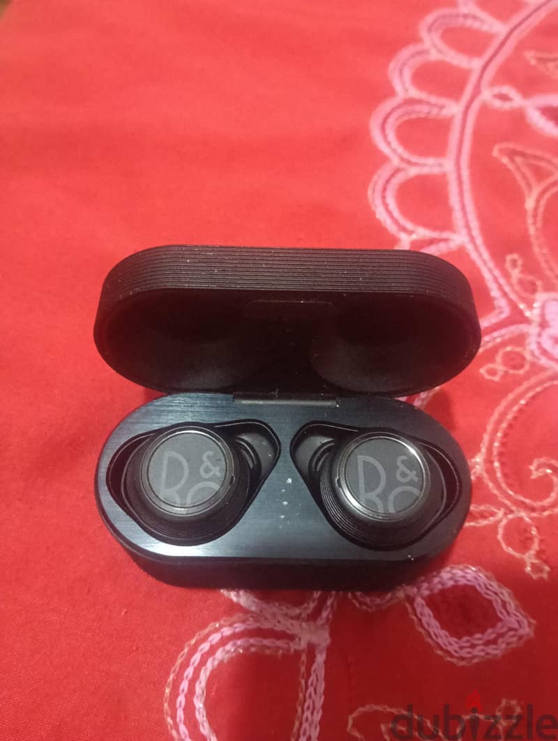 air bods max  and B&o E8sport 1