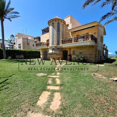 فيلا مستقلة مميزة بتصميم راقٍ وفريد، فى مارينا ٥ لسان لوزارة تقع في أحد أفضل المواقع، وتتميز بخصوصية كاملة ومساحات واسعة. تم تصميمها على يد مصمم محترف