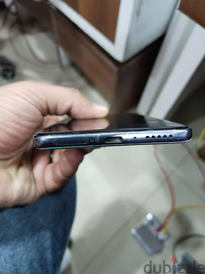 Vivo V60 4