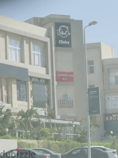 محل متشطب للبيع في اهم موقع بالشيخ زايد