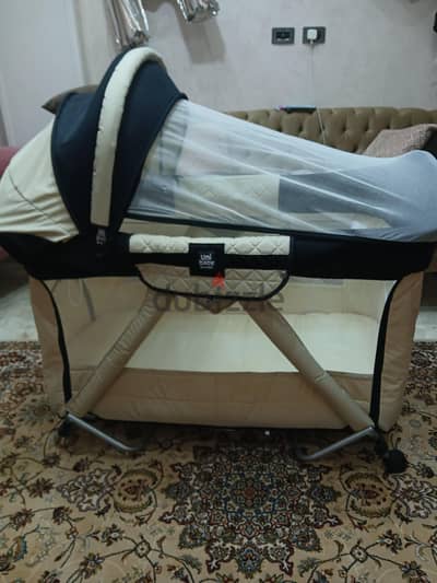 سرير اطفال ماركة uni baby استعمال خفيف ( استعمال شهر) شبه جديد