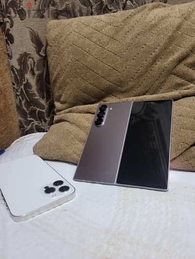 سامسونج زد فولد 6 ذاكره 512 وايفون 12 برو ماكس 265 للبيع