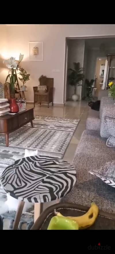 بمدينتي B3 شقه 141متر بخطوات من النادي والحديقه المركزيه تشطيب راقي 3غرف 2حمام خالصه الثمن