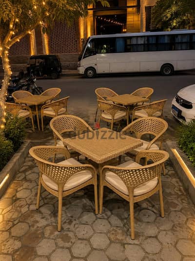 طقم 4 كراسي بلاستيك بترابيزة الكافيهات والمطاعم والمنزل