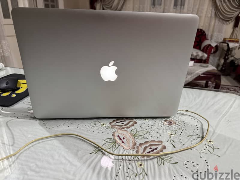 MacBook pro 2015 15 inch 1