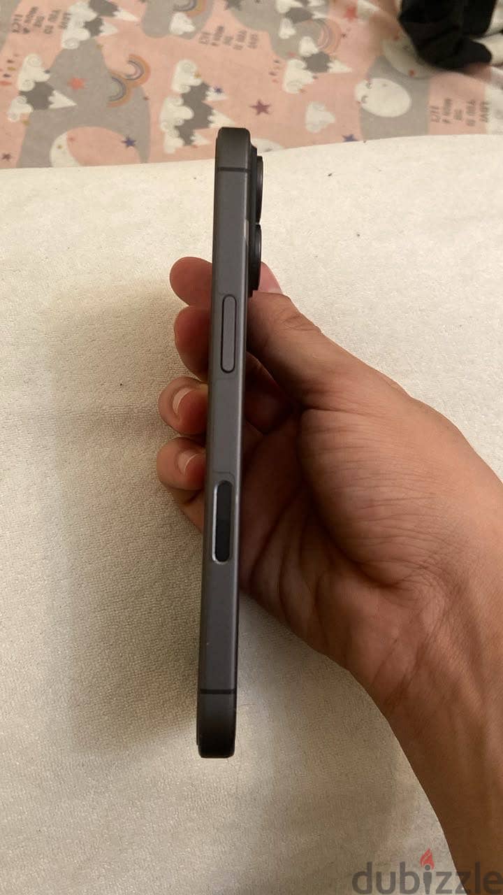 Apple - iPhone 17 4