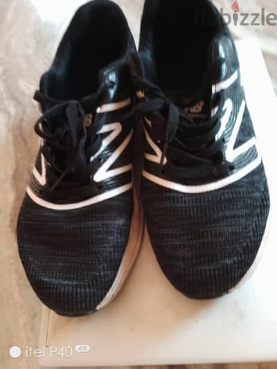 حذاء رياضي مقاس 41 - 44 السعر 150 جنية