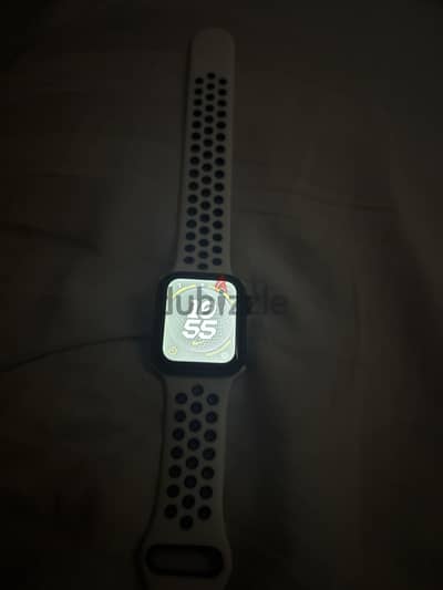 Apple watch series 4 with box battery 96%