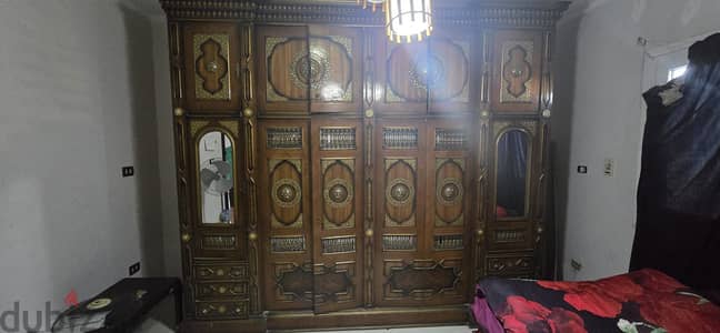 دولاب أرابيسك أصلي من خشب الزان المطعم بالصدف - صناعة يدوية فاخرة