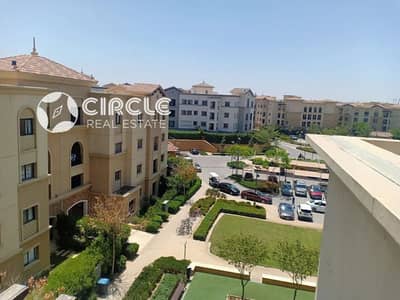 شقة 216م بالمطبخ والتكييفات 3 غرف + غرفة مربية وإطلالة على الشارع في بوليفارد كمبوند ميفيدا إعمار التجمع الخامس