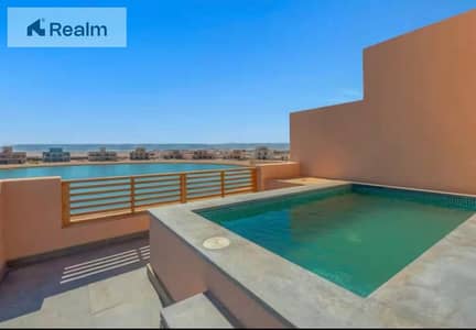 Upper chalet with private roof with Plunge pool