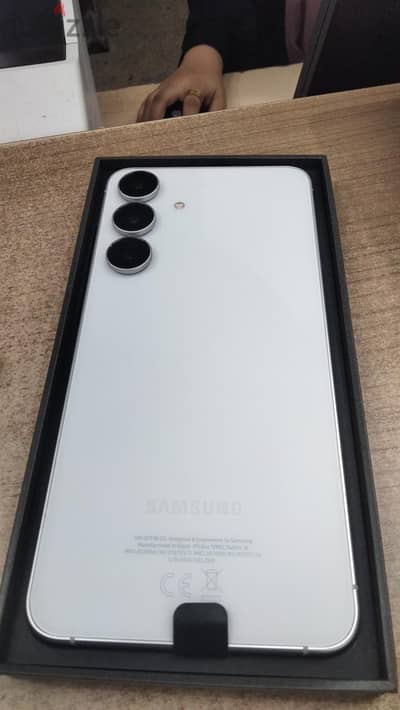 Samsung S25 Fe 256/8 كسر كسر الزيرو ضمان محلى