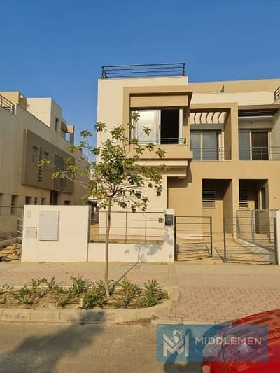 تاون هاوس ميدل 227 متر 4غرف لوكيشن مميز مقدم واقساط  بالم هيلز القاهره الجديده palm hills new cairo